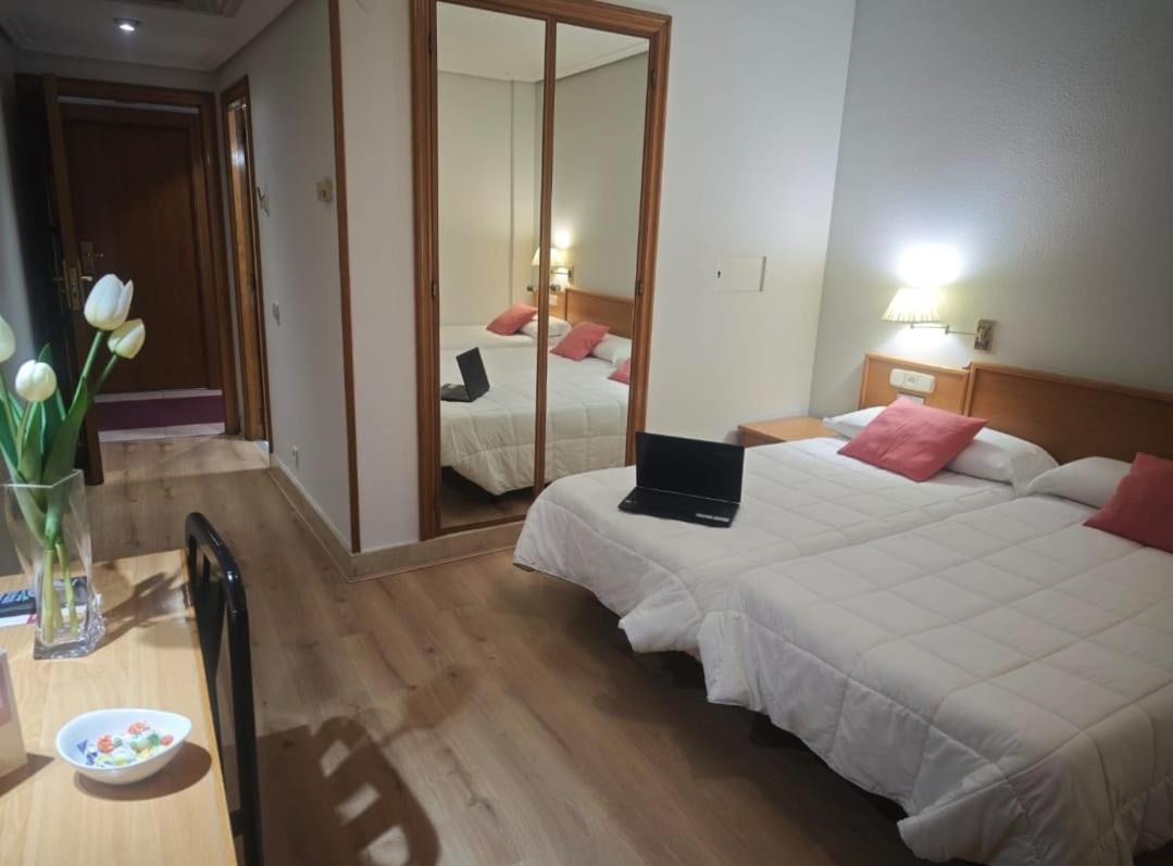Hotel Helmantico Villares de la Reina Zewnętrze zdjęcie